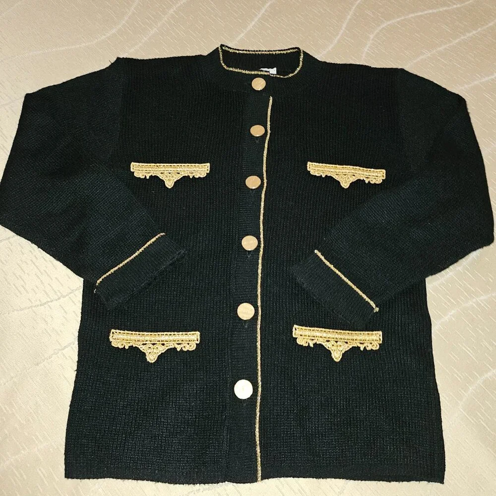 🔥HP🔥CHANEL-STYLE BLACK CARDIGAN w/ GOLD ACCENTS FEATURING SIX BUTTON CLOSURE - Picture 2 of 12